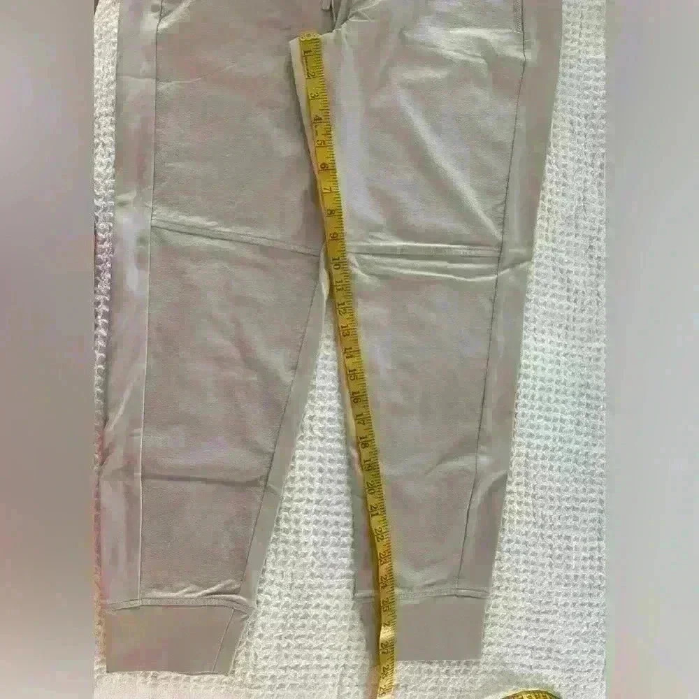 NWOT Athleta Brooklyn jogger size 14. - Picture 2 of 5